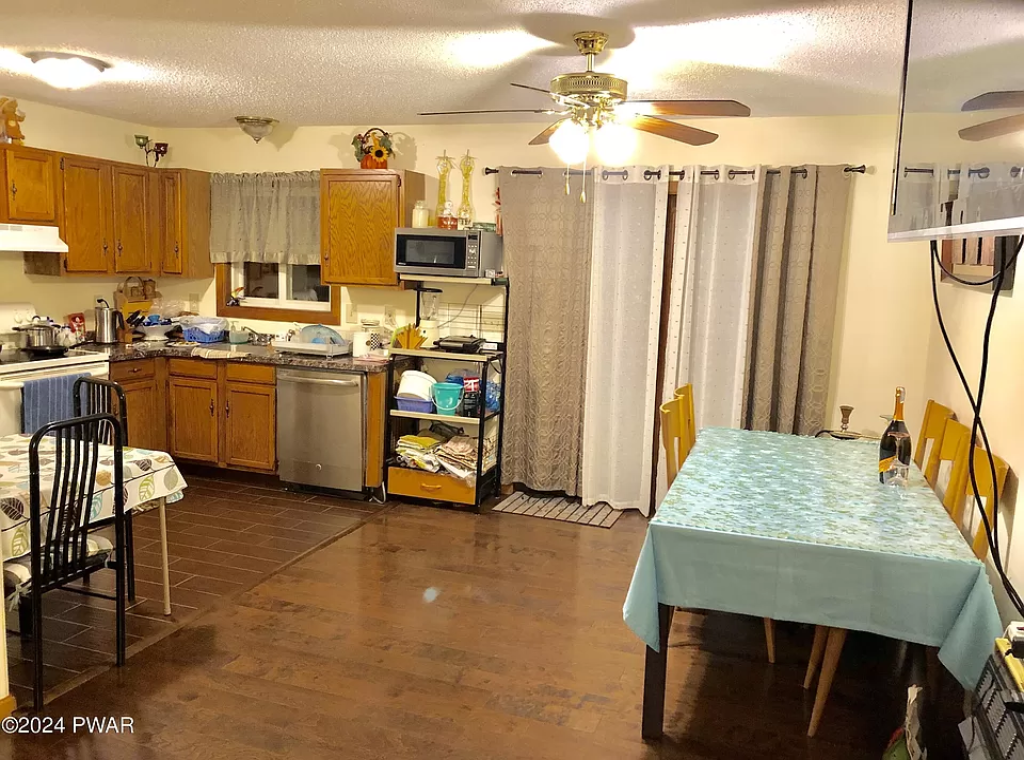 4 Bedrooms Bedrooms, ,3 BathroomsBathrooms,Villa,For Sale,1015