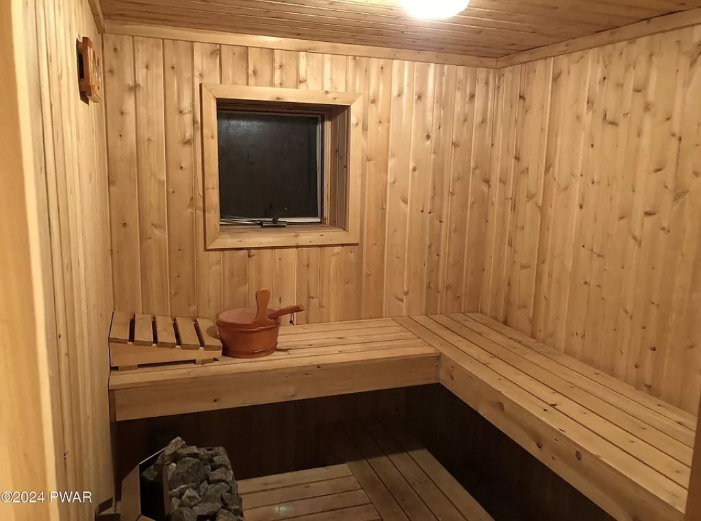 4 Bedrooms Bedrooms, ,3 BathroomsBathrooms,Villa,For Sale,1015