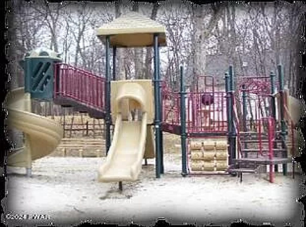 4 Bedrooms Bedrooms, ,3 BathroomsBathrooms,Villa,For Sale,1015